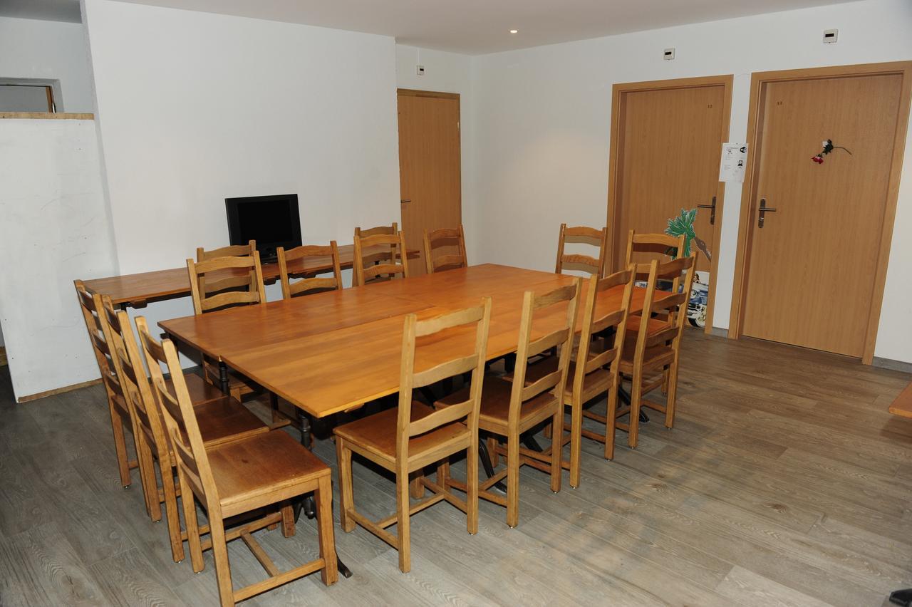 Hotel Restaurant Au Chasseur Orbe Exterior photo